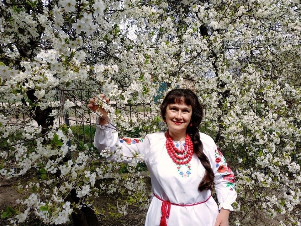 " Ой, у вишевому саду" викладач музичної школи ліна Гнатюк 