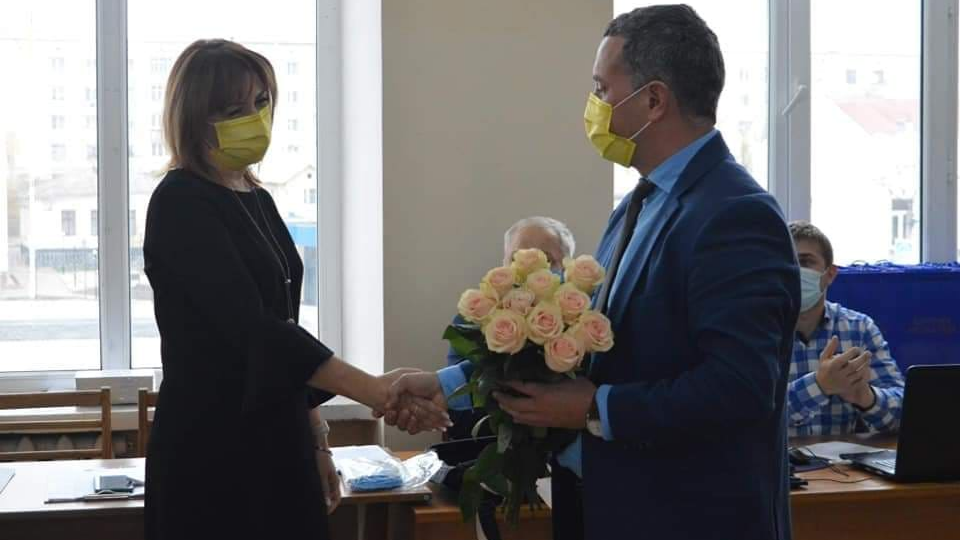 Привітання приймає новообраний секретар міської ради Олена Фролова