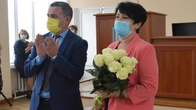 Подяка від мського голови та всіх присутніх в залі Тетяні Матлашевській, яка була секретарем міської ради два попередніх скликання