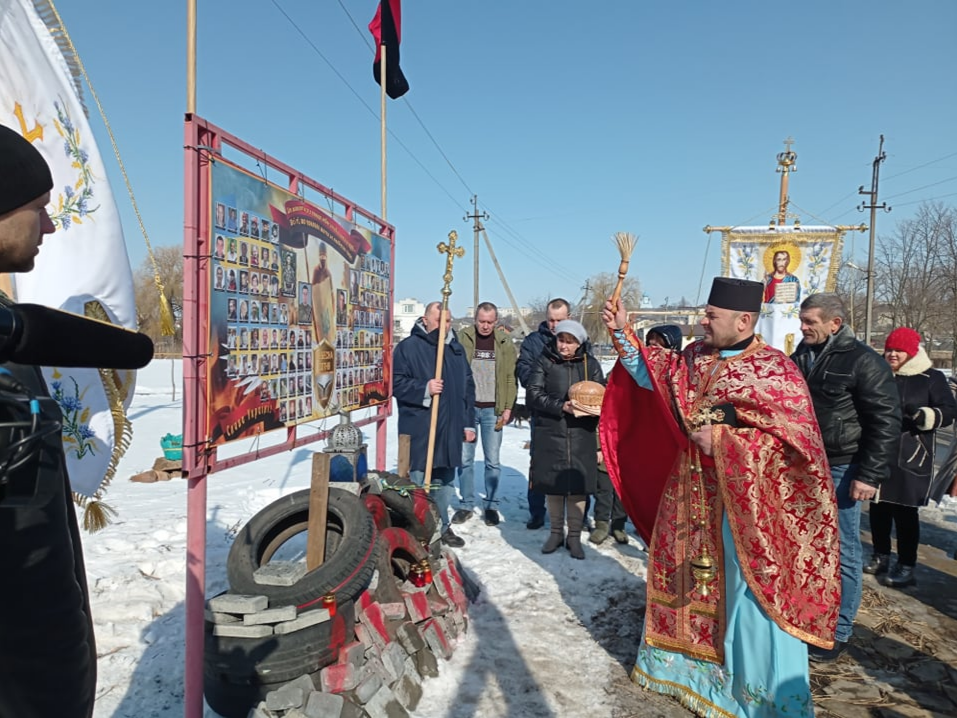 освячення пам'ятного знака - інсталяції 