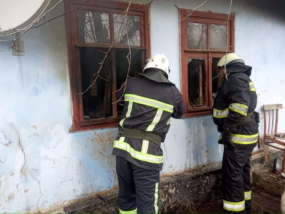 Балтські рятувальники під час гасінні пожежі